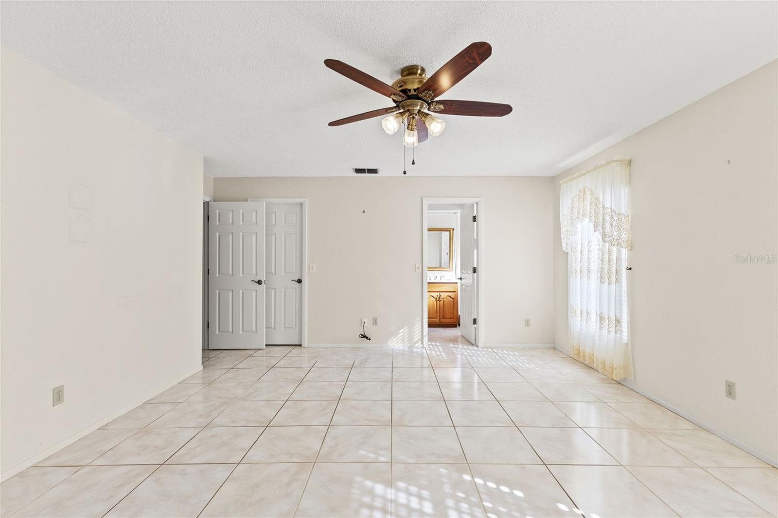 CREEKSIDE - Residential