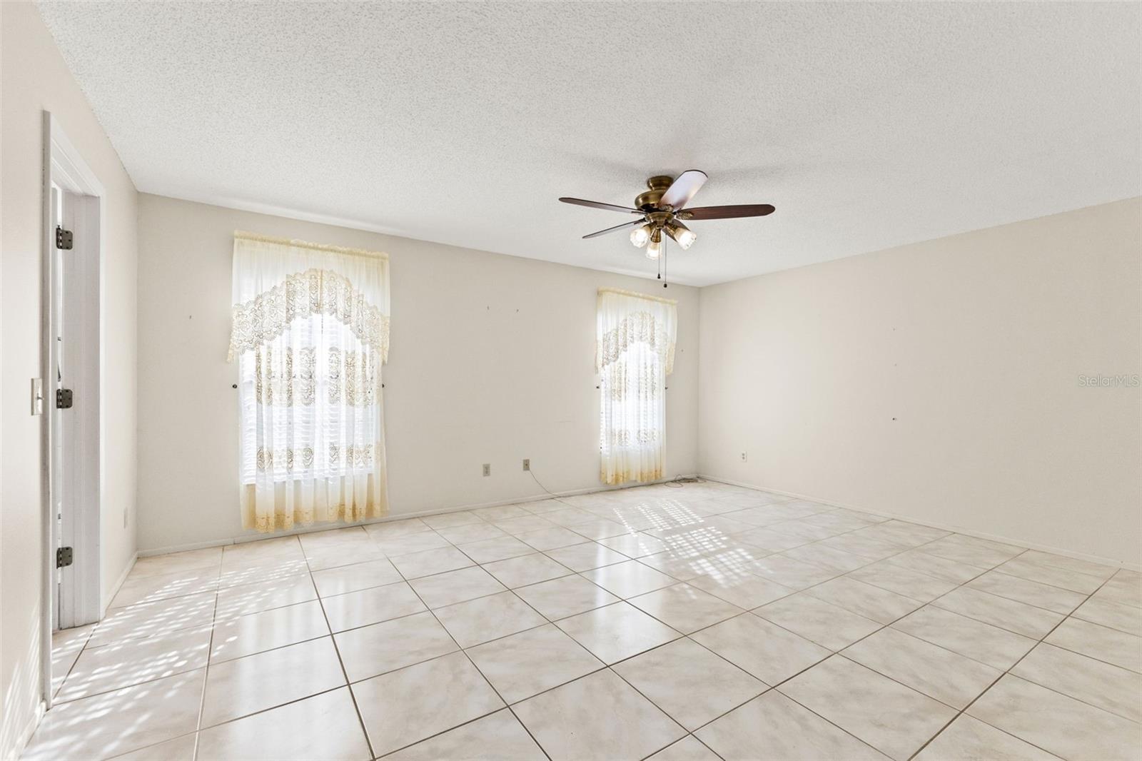 CREEKSIDE - Residential