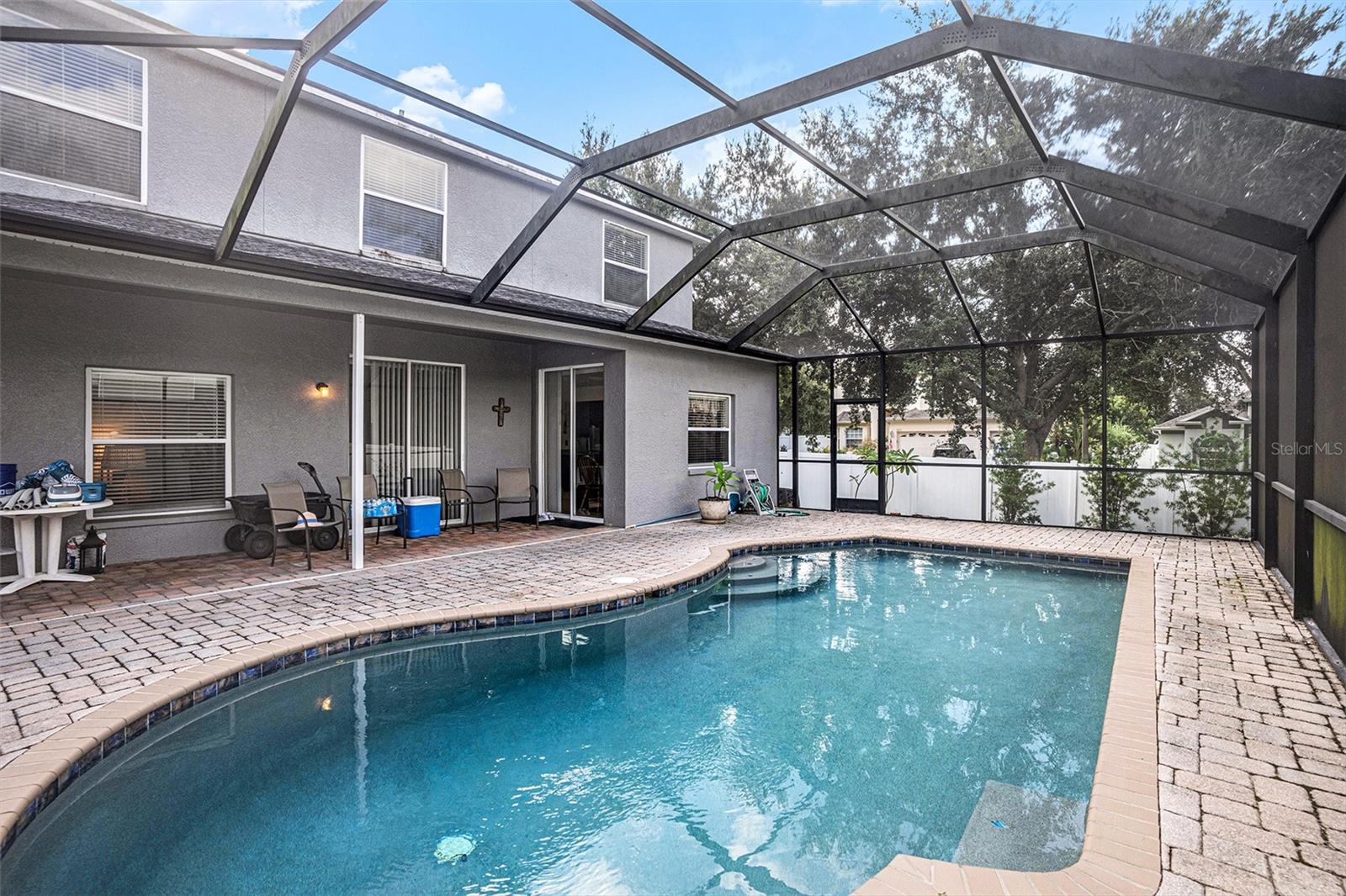 2613 QUEEN ALBERTA DRIVE