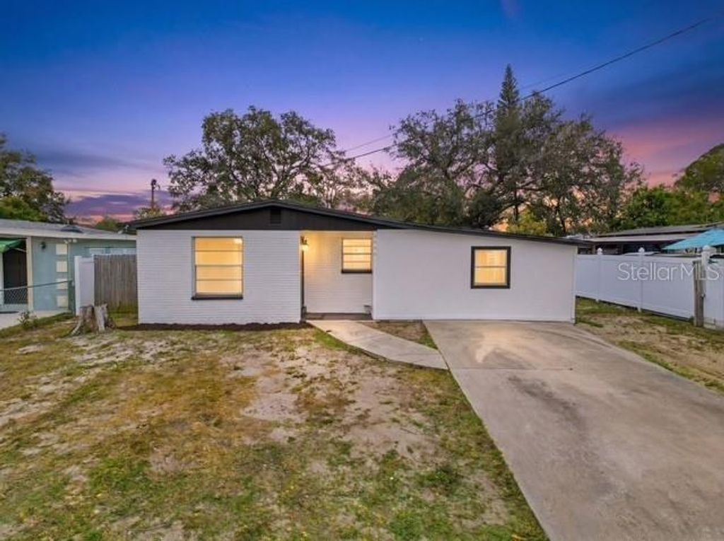 Photo of 6606 West Chelsea Street, Tampa, FL 33634 (MLS # W7882494)