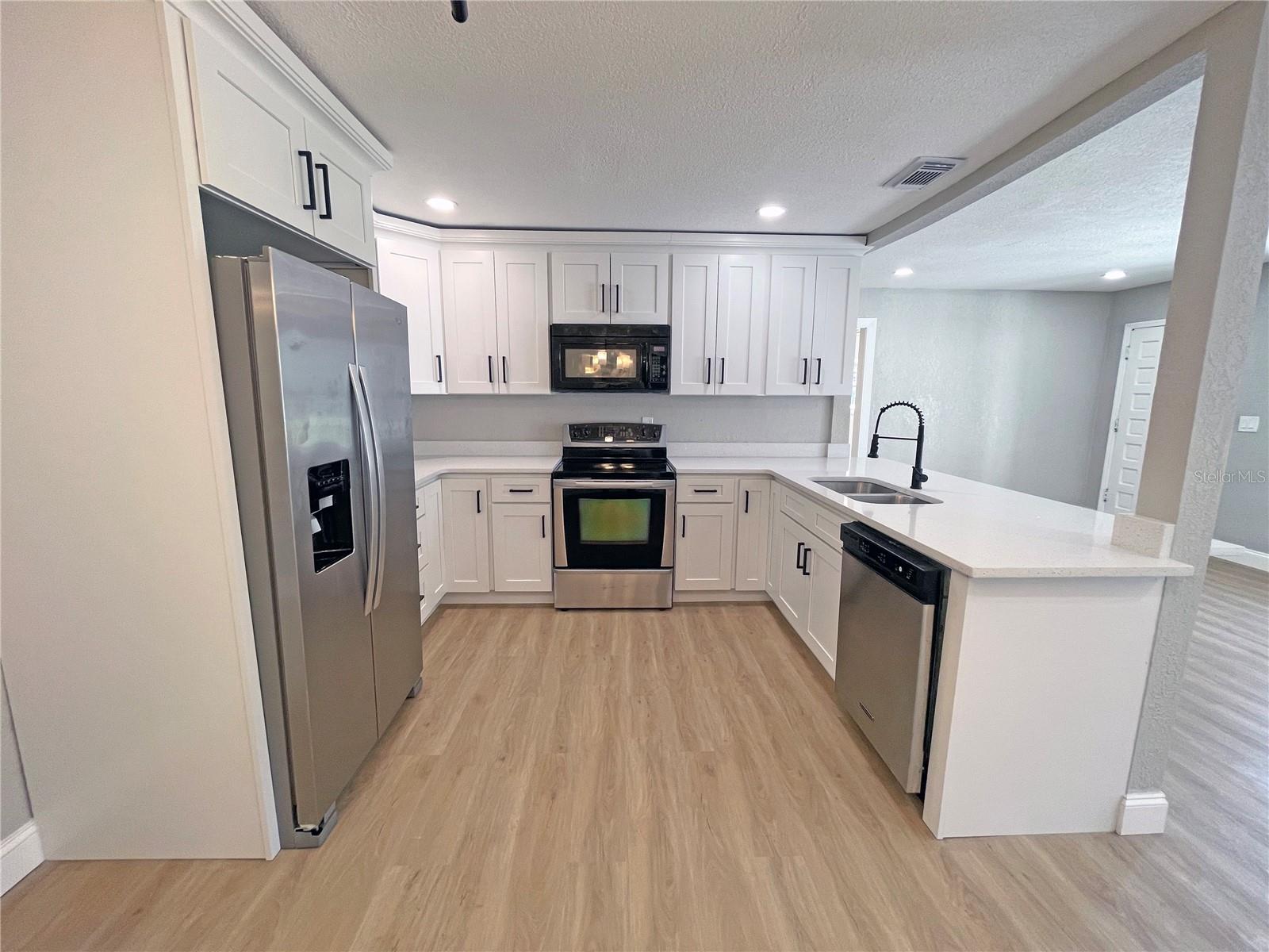 MANHATTAN MANOR REV - Residential