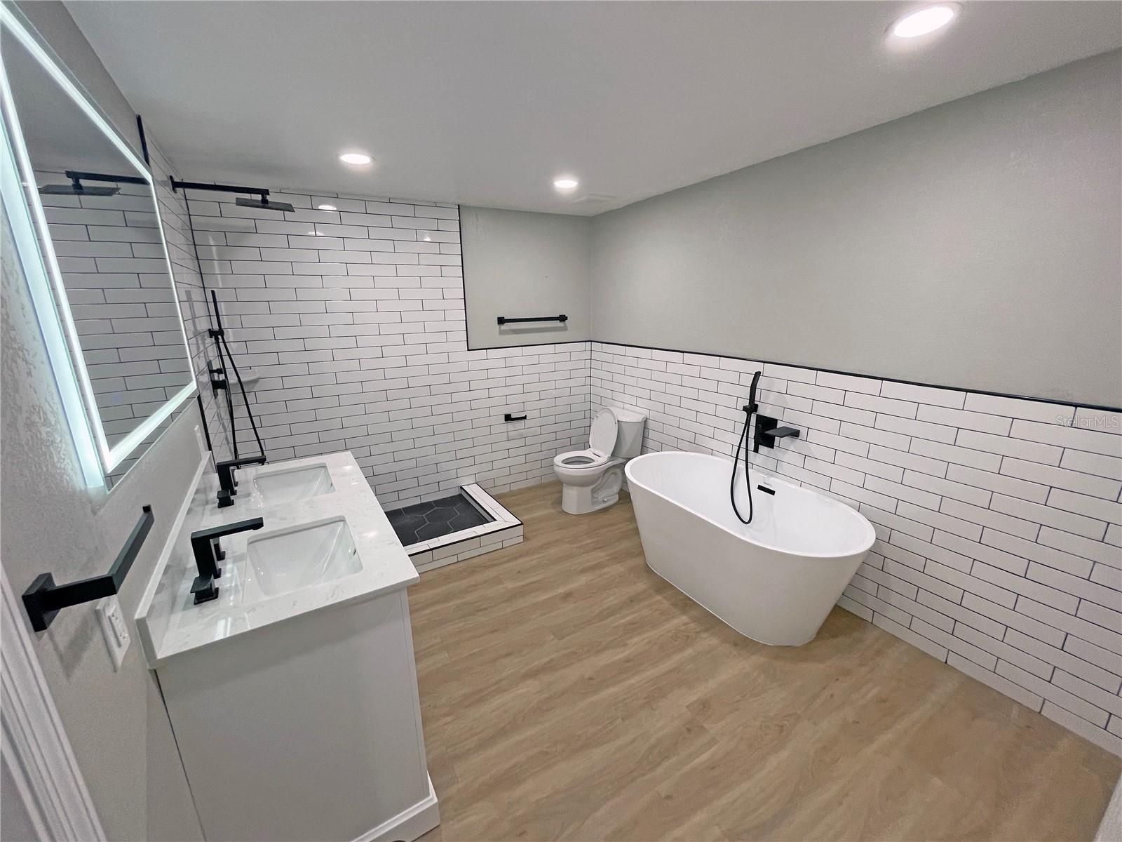 MANHATTAN MANOR REV - Residential