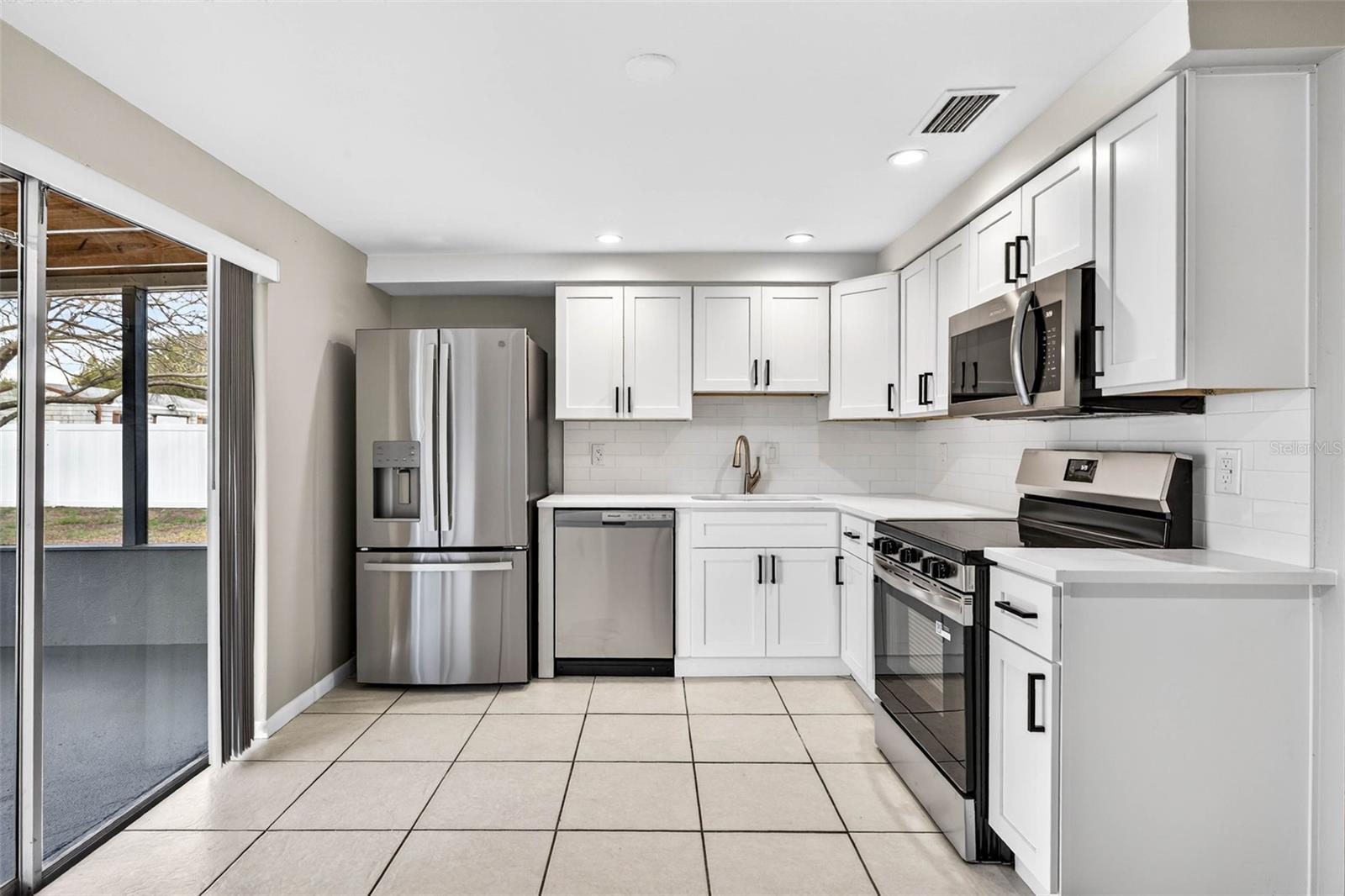 BRANDON VALRICO HILLS ESTATES SUB - Residential