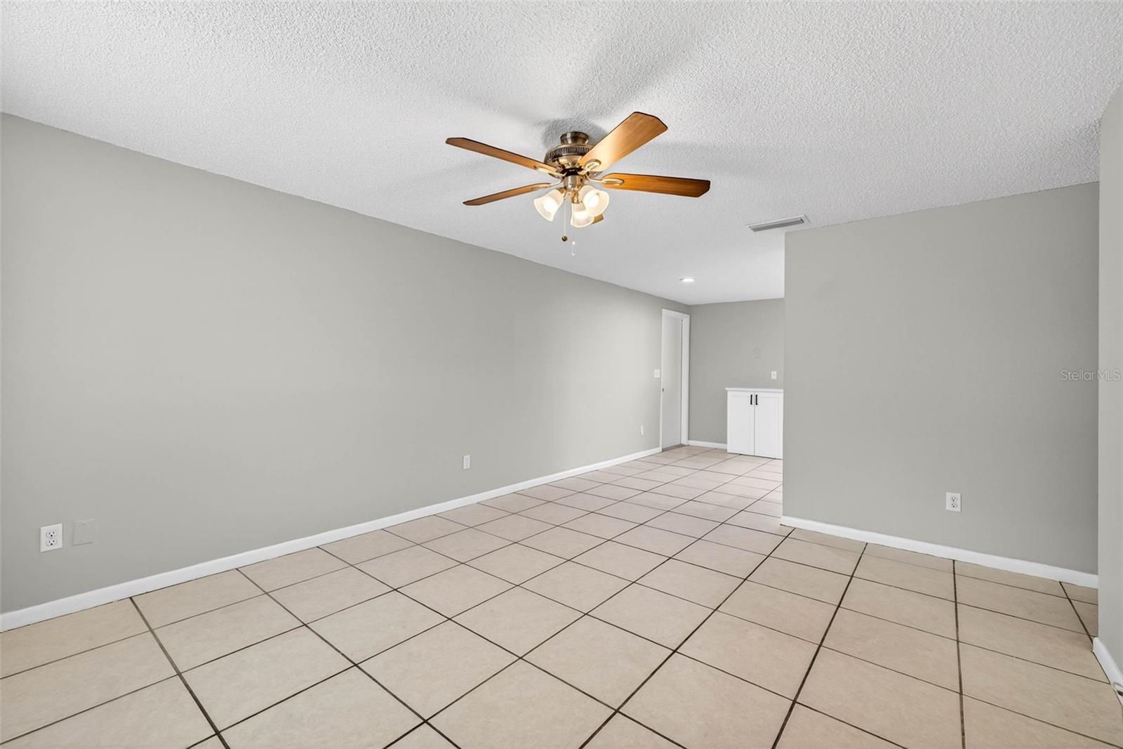 BRANDON VALRICO HILLS ESTATES SUB - Residential