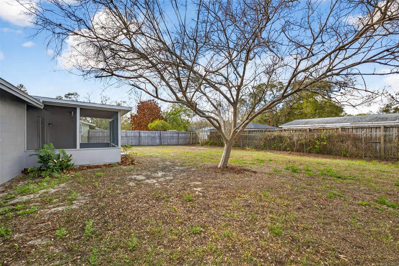 BRANDON VALRICO HILLS ESTATES SUB - Residential