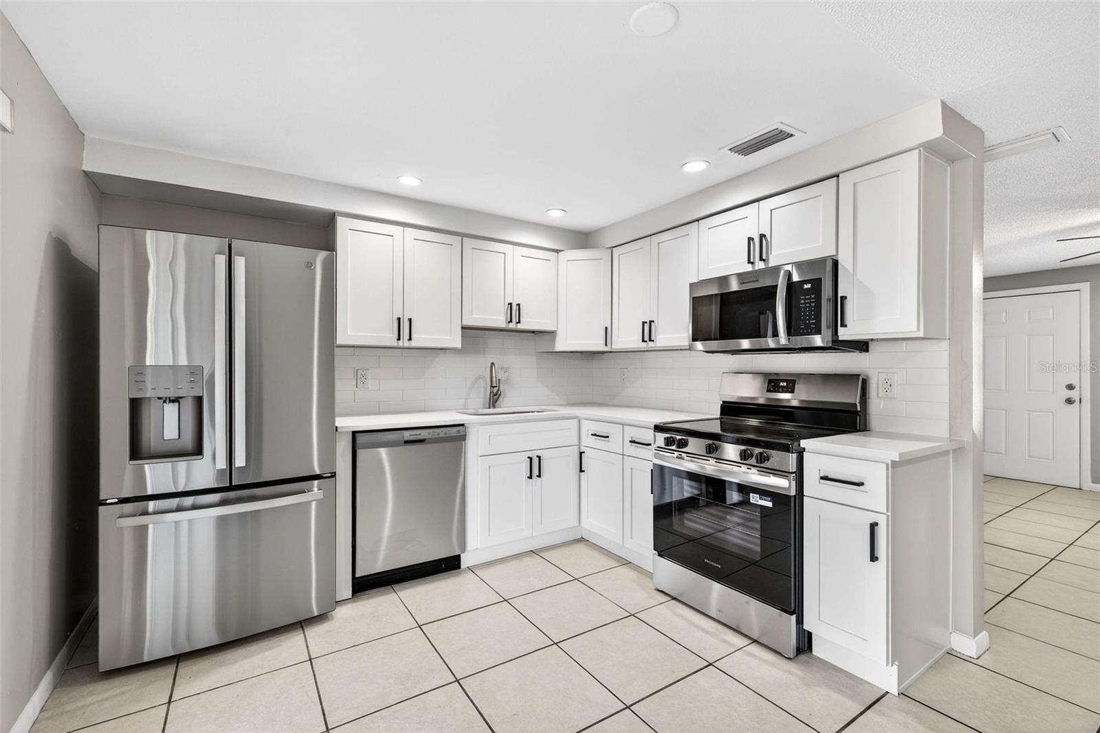 BRANDON VALRICO HILLS ESTATES SUB - Residential