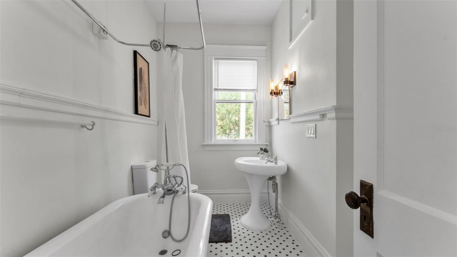 LEMOYNES 1ST ADD - Residential