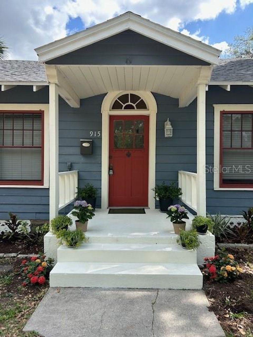 Photo of 915 Cumberland Street, Lakeland, FL 33801 (MLS # L4960365)