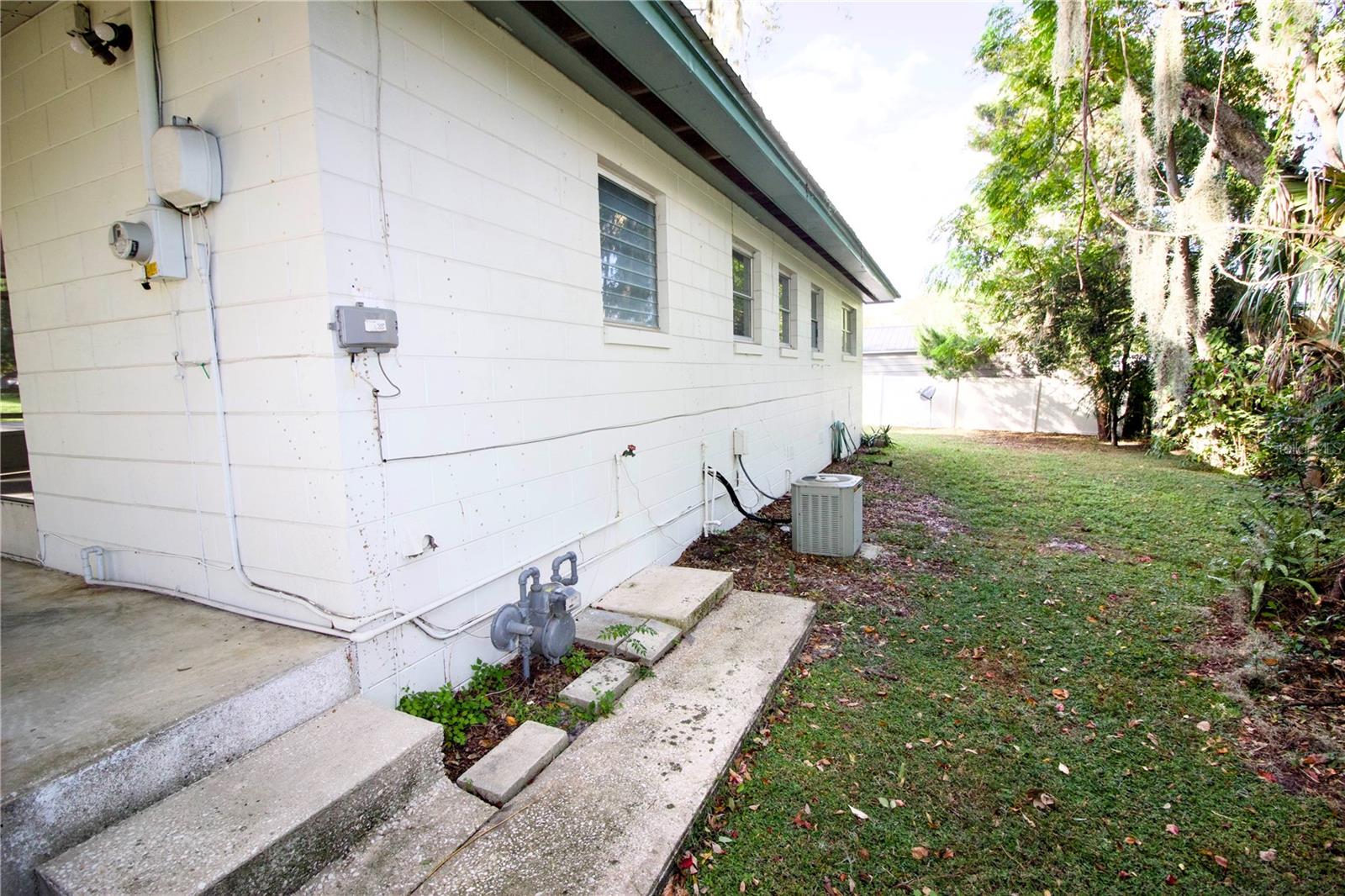 LEESBURG LOVES POINT ESTATES - Residential