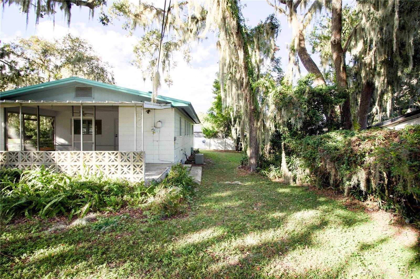 LEESBURG LOVES POINT ESTATES - Residential