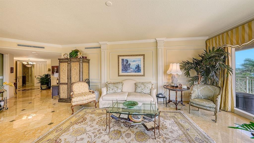 THE TOWER RESIDENCES - Residential