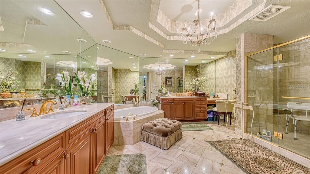 THE TOWER RESIDENCES - Residential