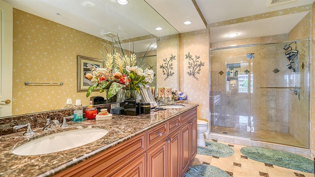 THE TOWER RESIDENCES - Residential