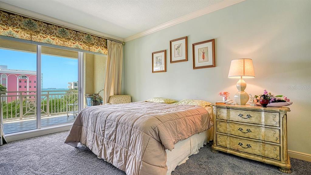 THE TOWER RESIDENCES - Residential