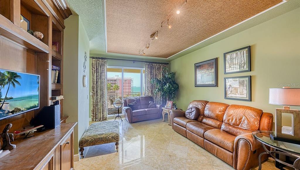 THE TOWER RESIDENCES - Residential