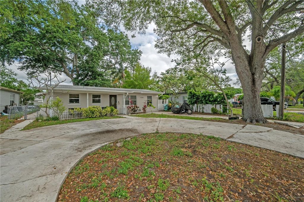 Photo of 2119 W Henry Avenue, Tampa, FL 33603 (MLS # TB8497153)