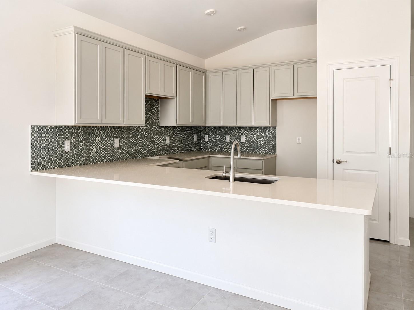ROTONDA LAKES - Residential