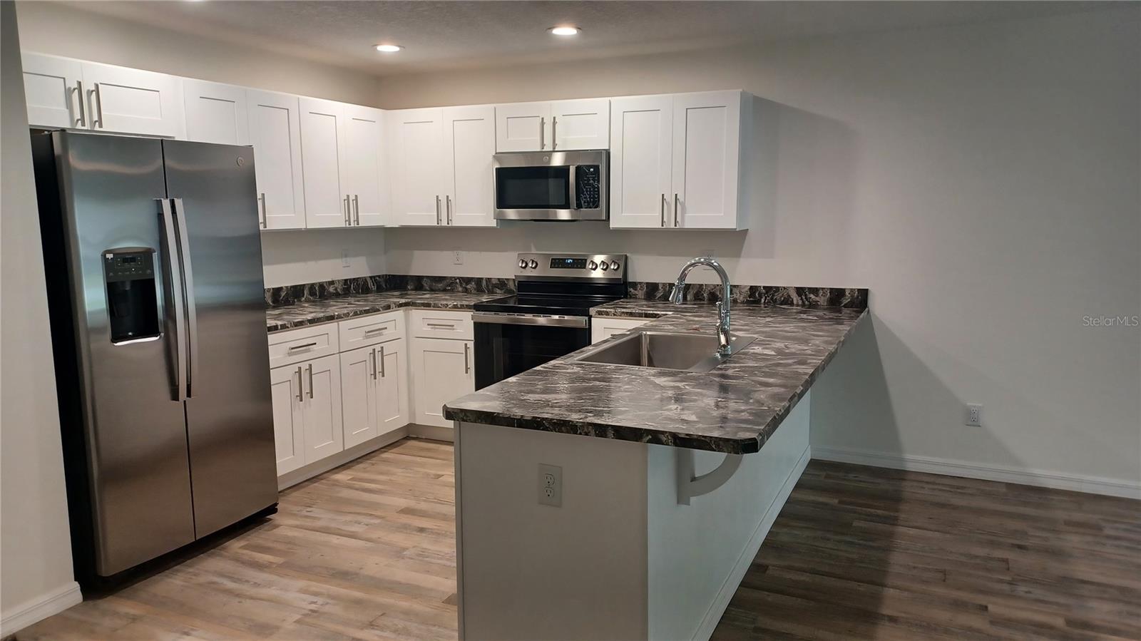 435 WOODVIEW DRIVE