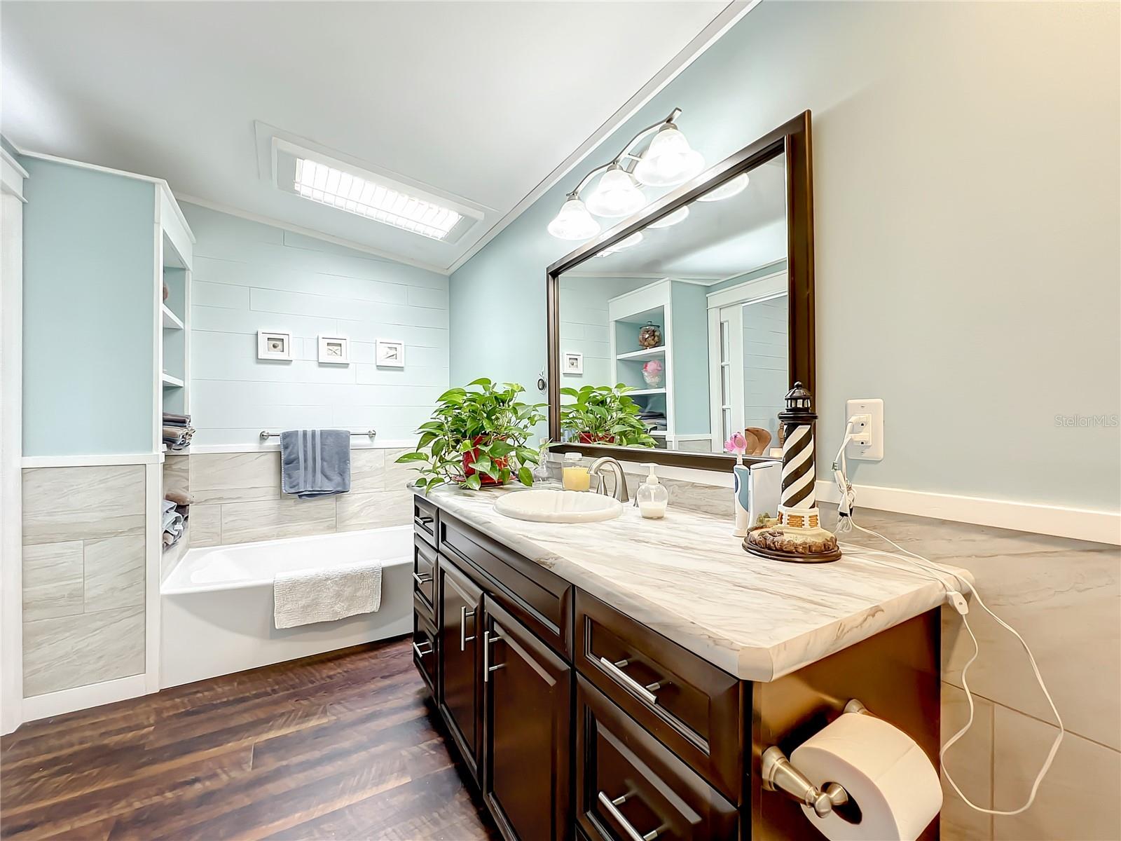 FOXWOOD LAKE ESTATES - Residential