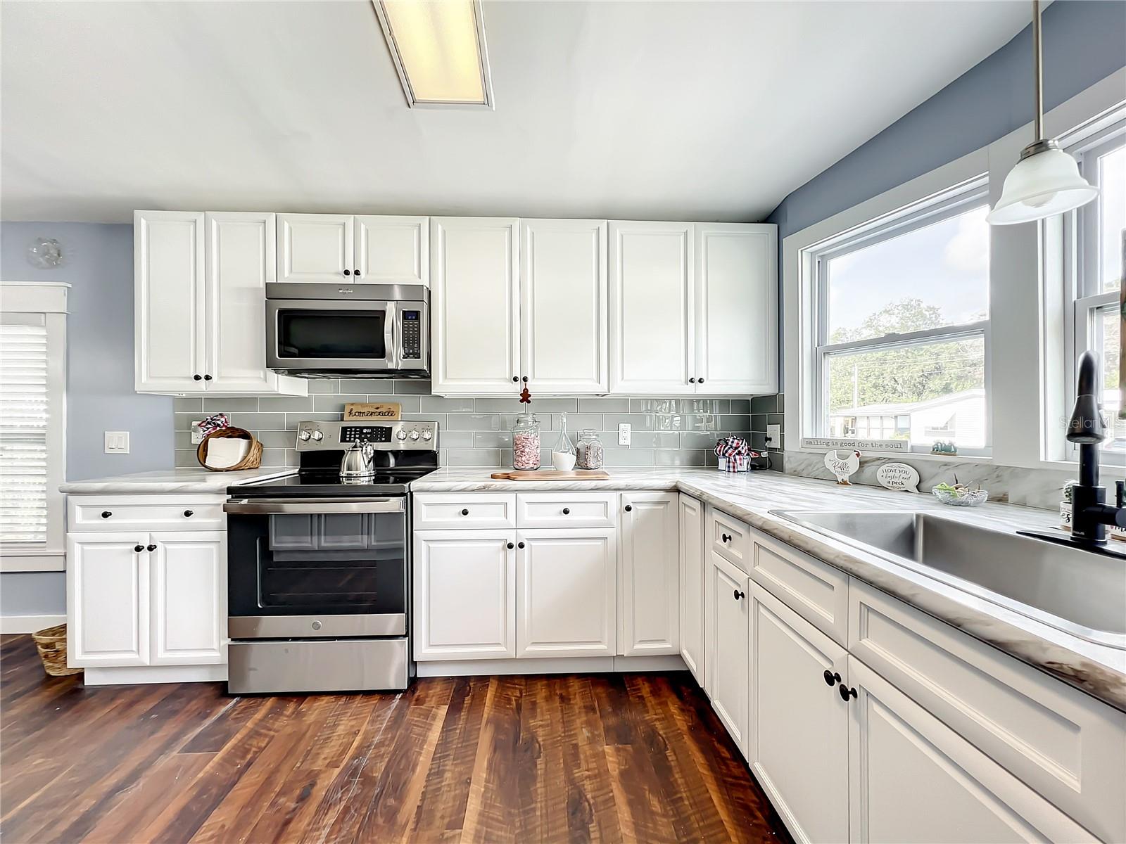 FOXWOOD LAKE ESTATES - Residential