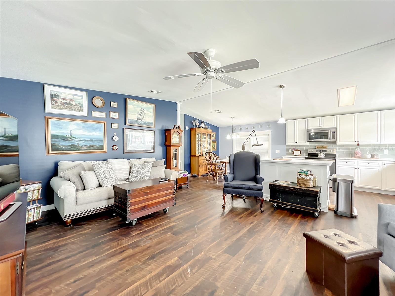 FOXWOOD LAKE ESTATES - Residential