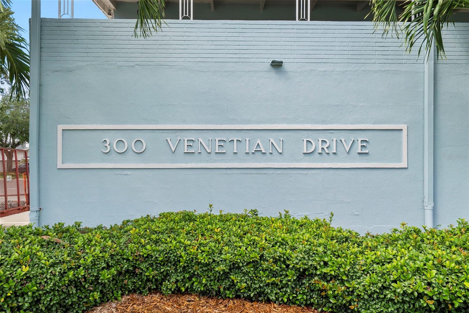 300 VENETIAN DRIVE 1