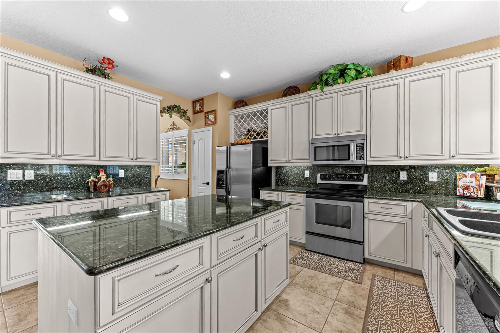 LAGUNA LAKES A B C D E G K & L - Residential