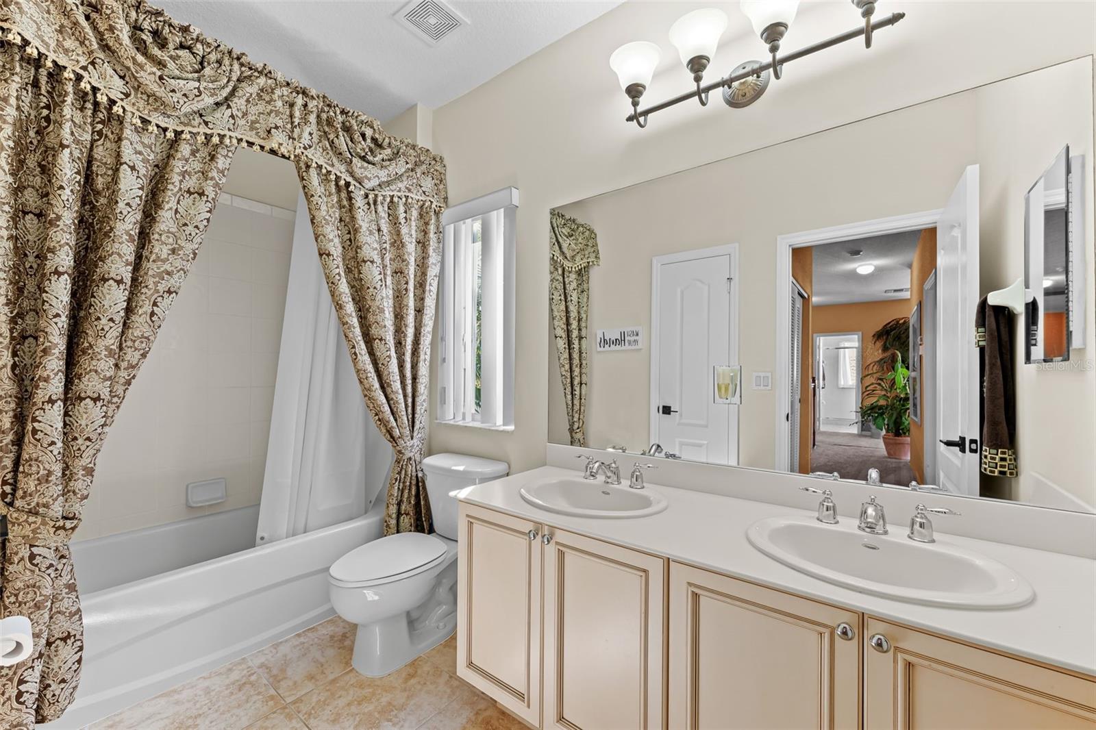 LAGUNA LAKES A B C D E G K & L - Residential