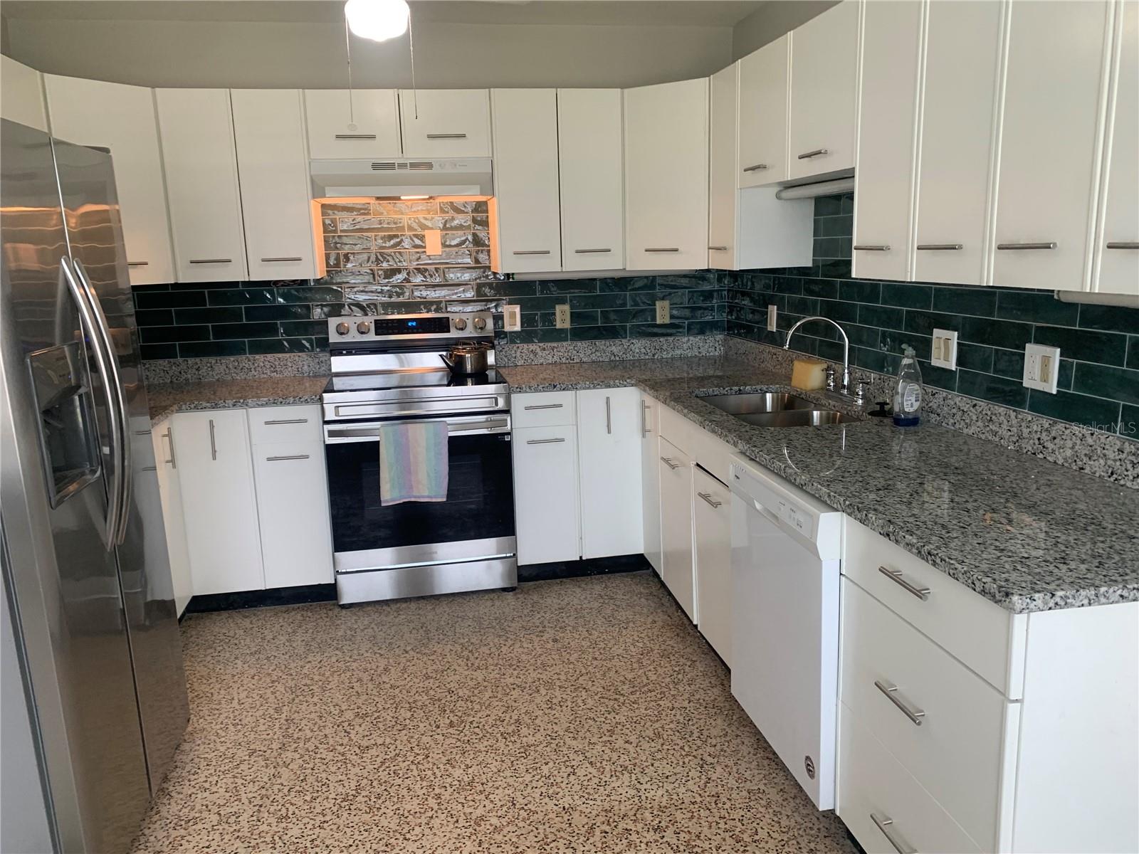 BAYSHORE GARDENS SEC 4 - Residential Lease