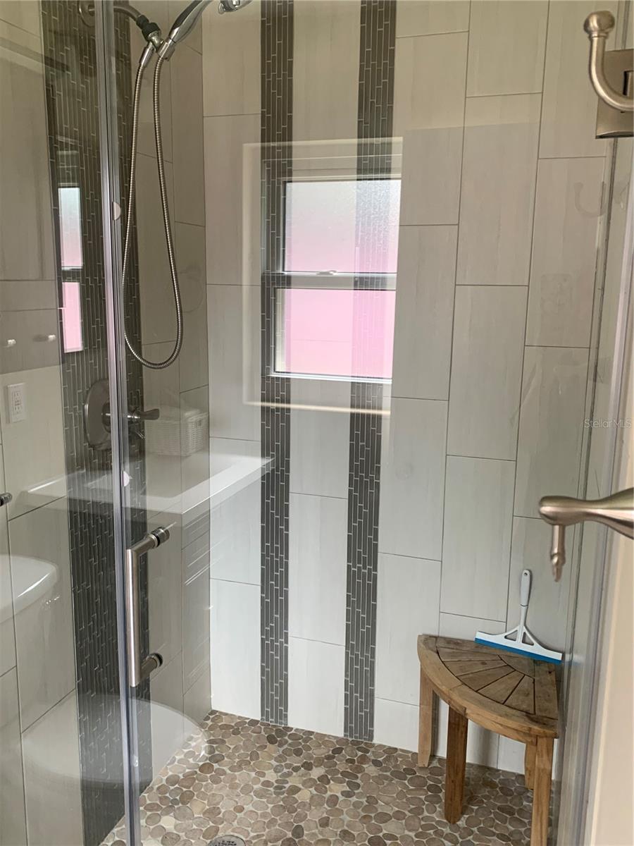 BAYSHORE GARDENS SEC 4 - Residential Lease