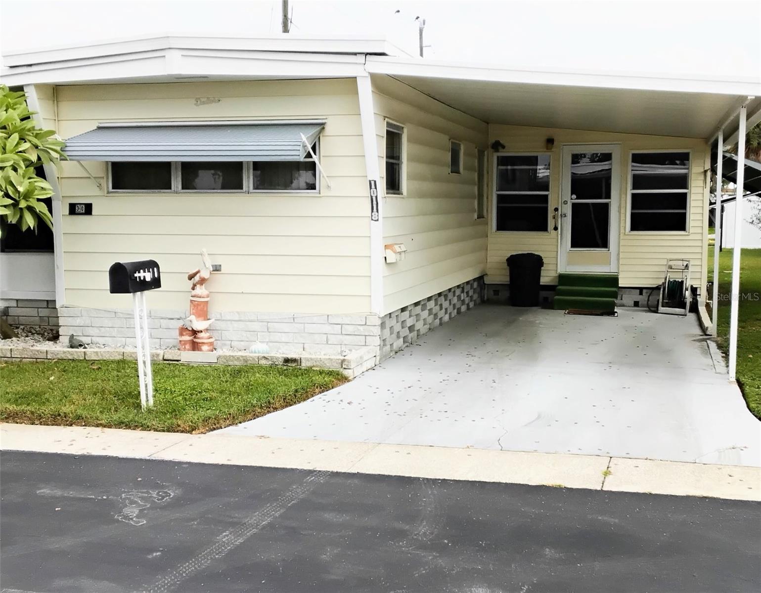 This home is located in Holiday Shores on beautiful Lake Seminole. You own the land! A $65,000.00 Share is inluded. Low lot rent of $190.00.
The home features a large living room, and a sunroom. Coastal paint colors and 2 inch faux wood blinds complete the Florida feel! Plus an added bonus of 2 carports, (think boat or golf cart)
Water, Sewer, Twice weekly trash removal, Common grounds maintenance, reserves, boat ramp, pool and clubhouse are included
City is replacing sewer pipes in this community, so some roads are being dug up to allow for the new pipes.
