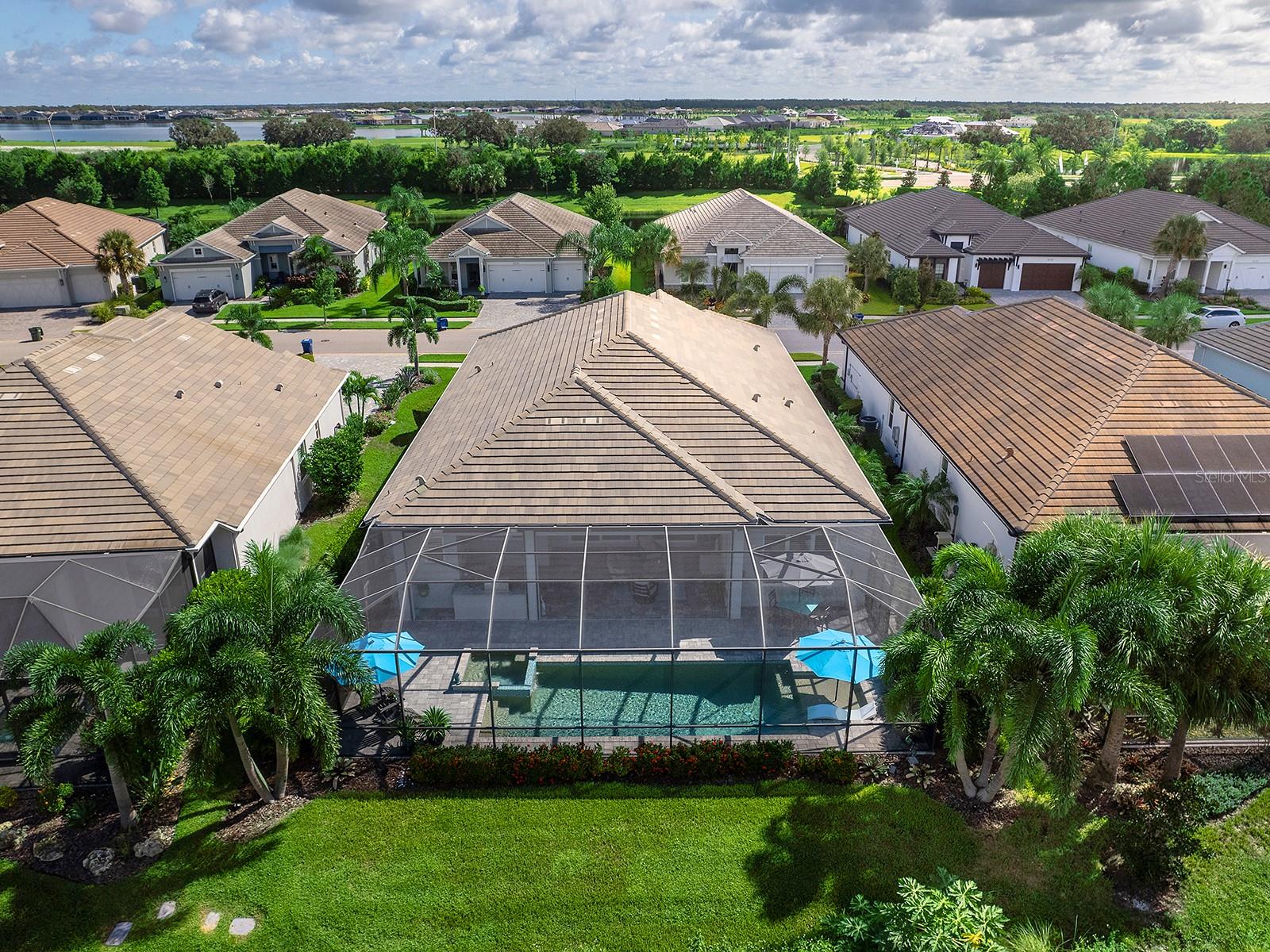 LAKEHOUSE COVE AT WATERSIDE IN LAKEWOOD RANCH - Residential