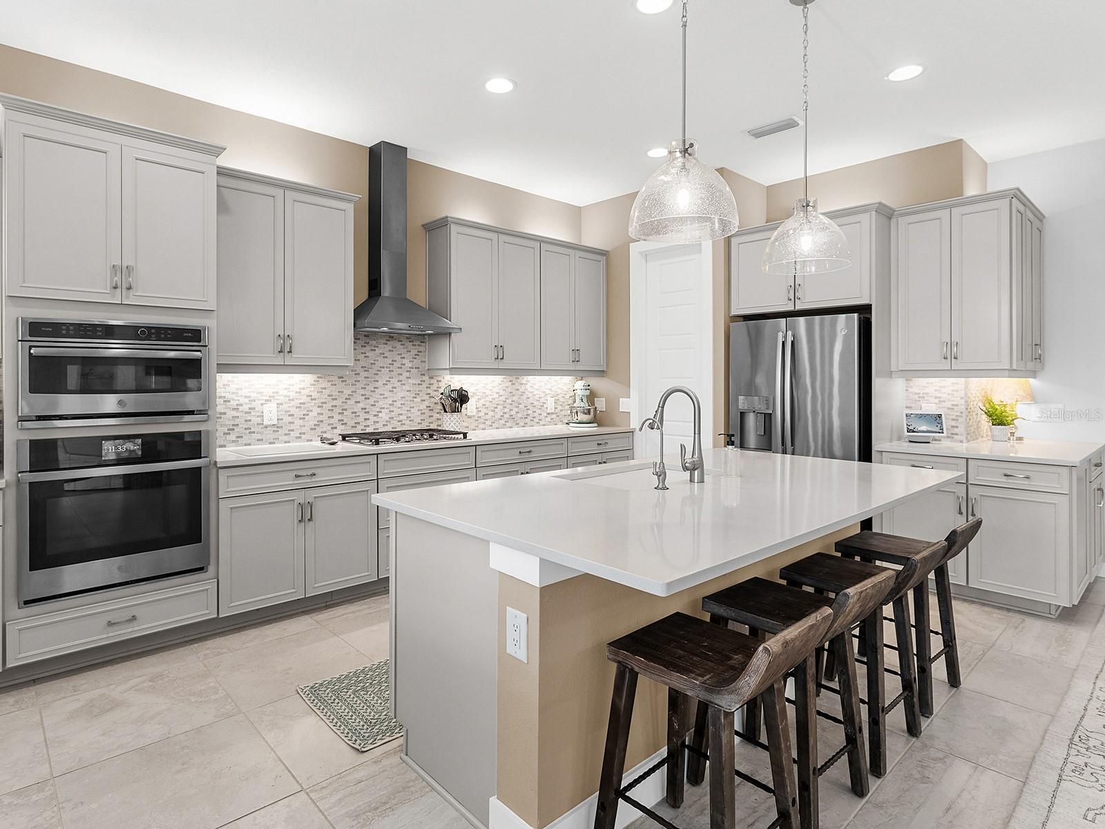 LAKEHOUSE COVE AT WATERSIDE IN LAKEWOOD RANCH - Residential