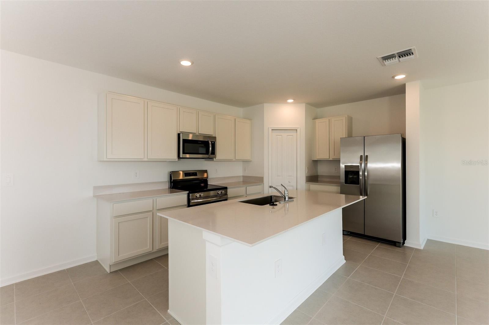 RANCHES/LK MCLEOD I - Residential Lease