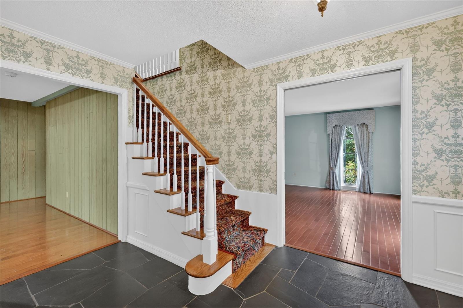 2000 COUNTRY CLUB DRIVE