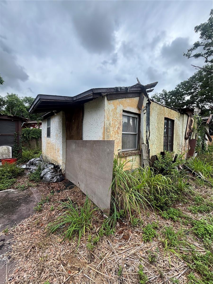 3086 CARVER COURT