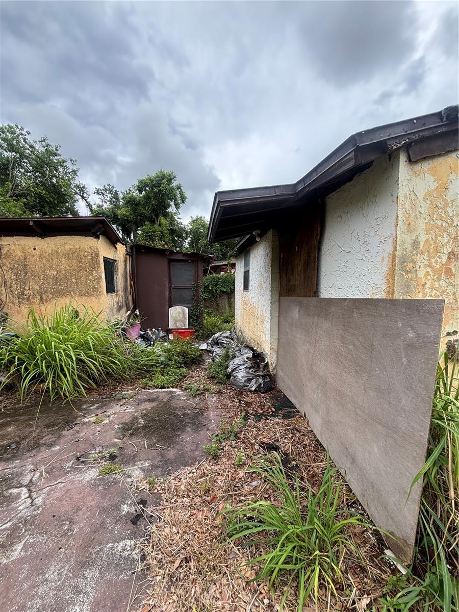 3086 CARVER COURT