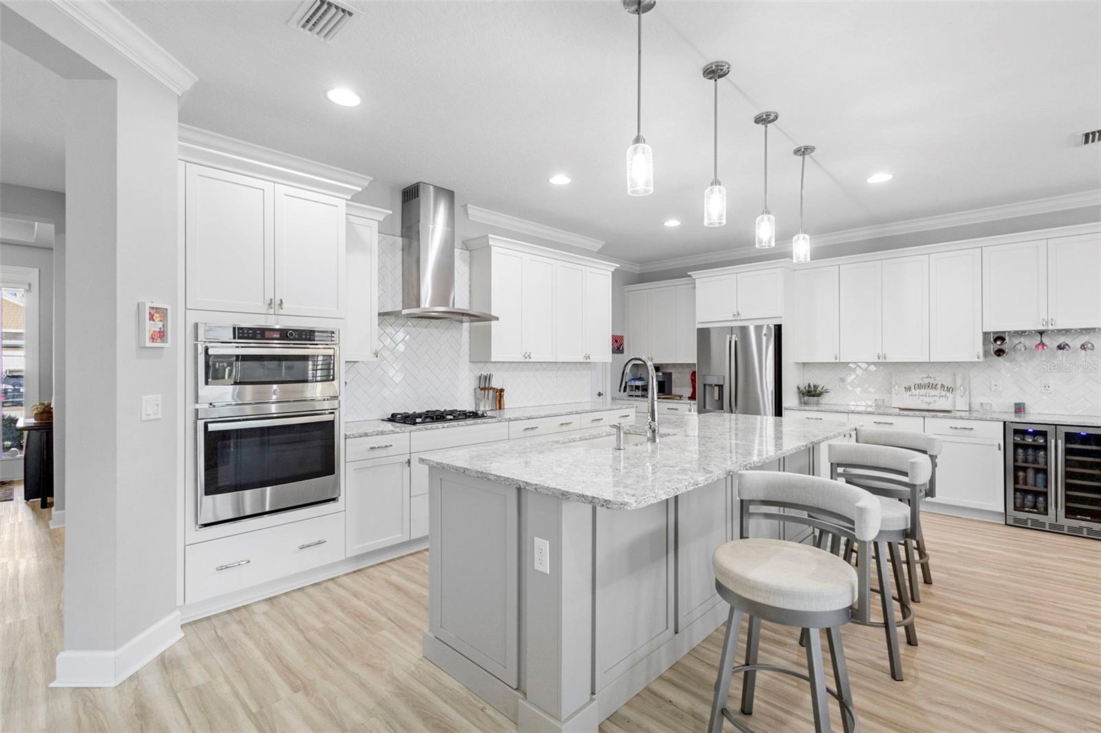 1188 VICTORIA HILLS DRIVE N