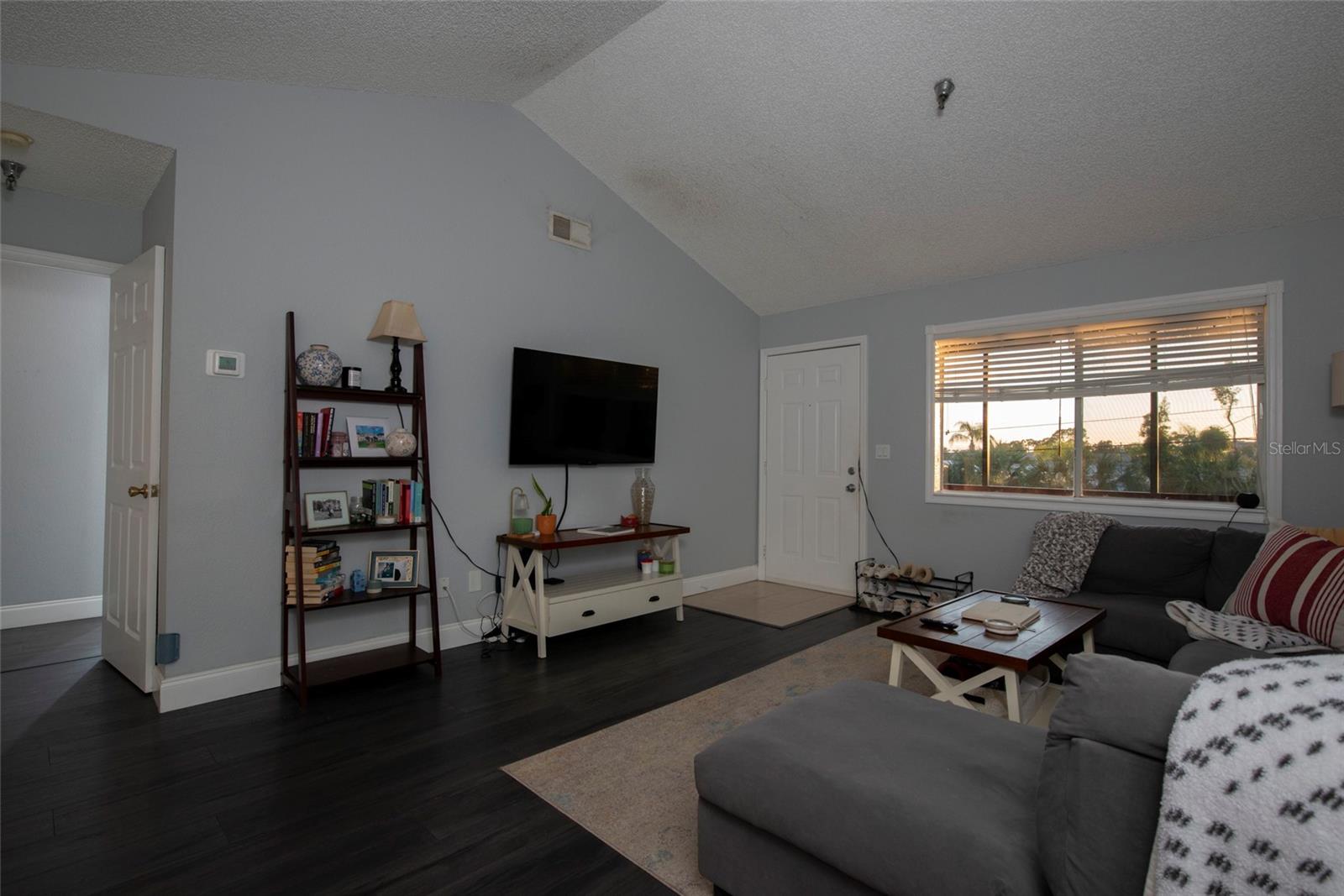 ITOPIA PRIVATE RESIDENCES CONDO - Residential