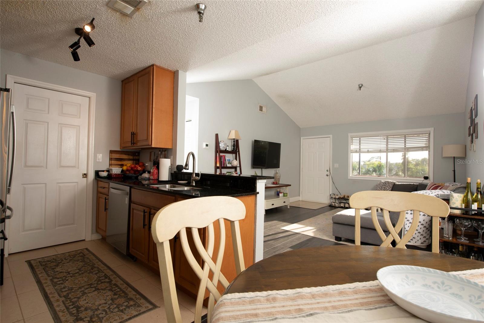 ITOPIA PRIVATE RESIDENCES CONDO - Residential