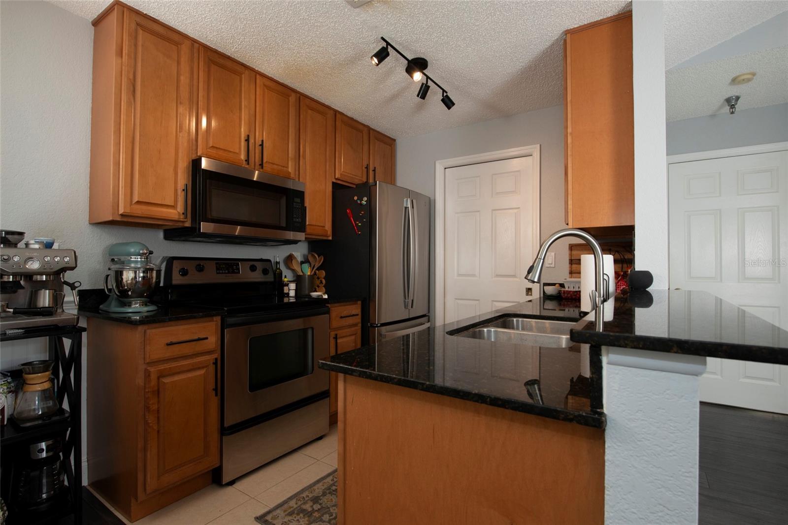 ITOPIA PRIVATE RESIDENCES CONDO - Residential