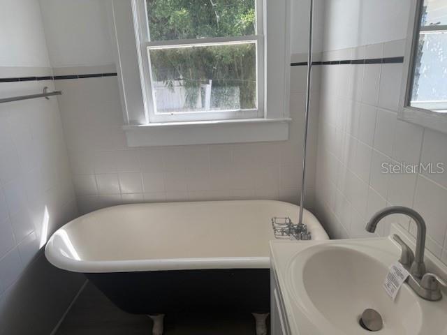 BAY ISLAND - Residential