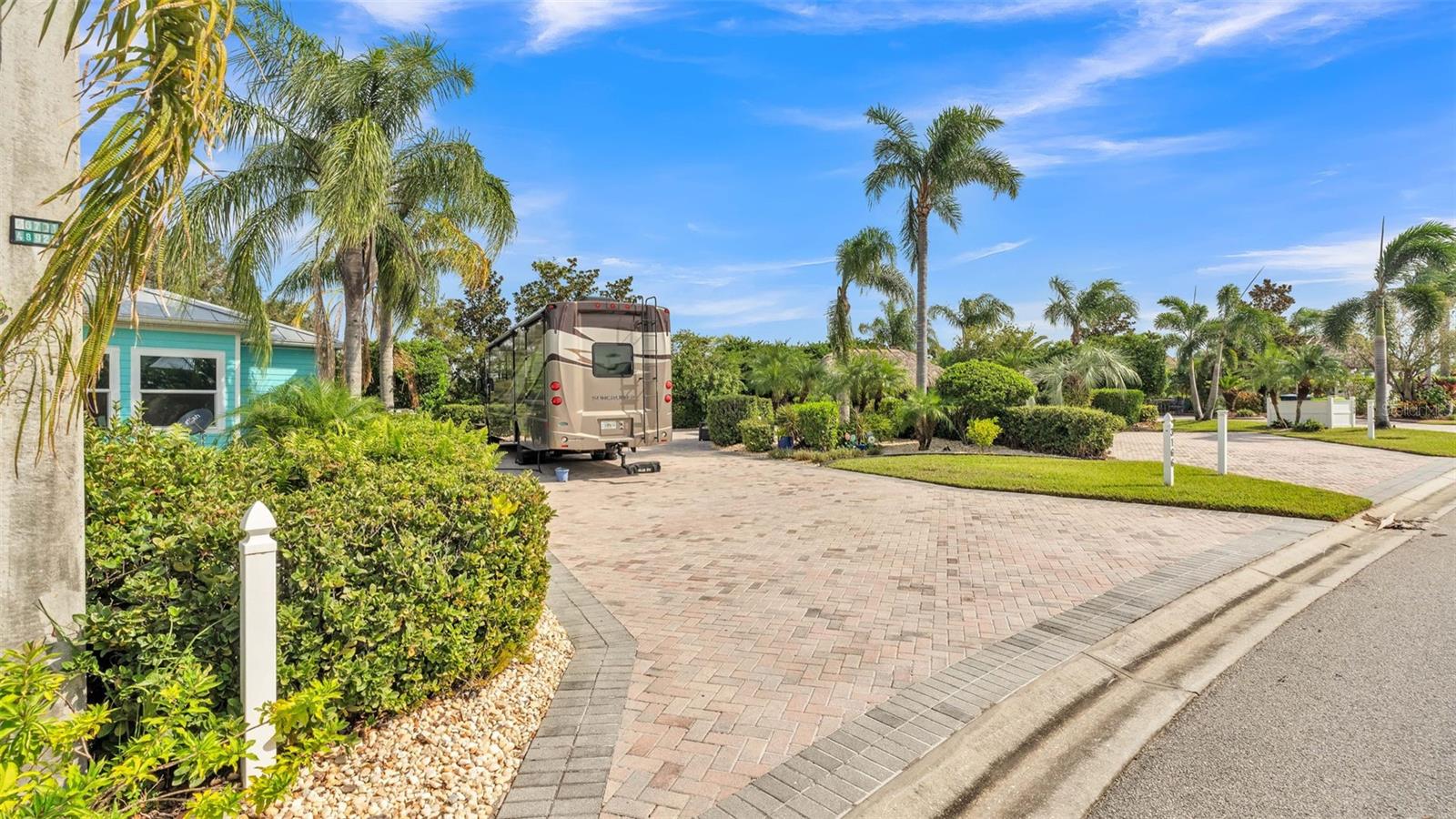 BAY LAKE RESIDENCE - Land