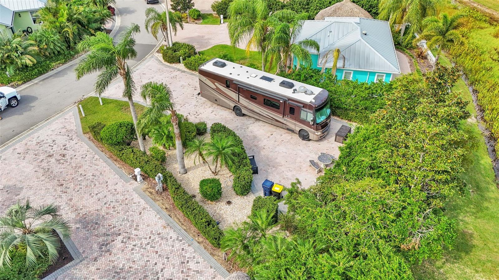 BAY LAKE RESIDENCE - Land