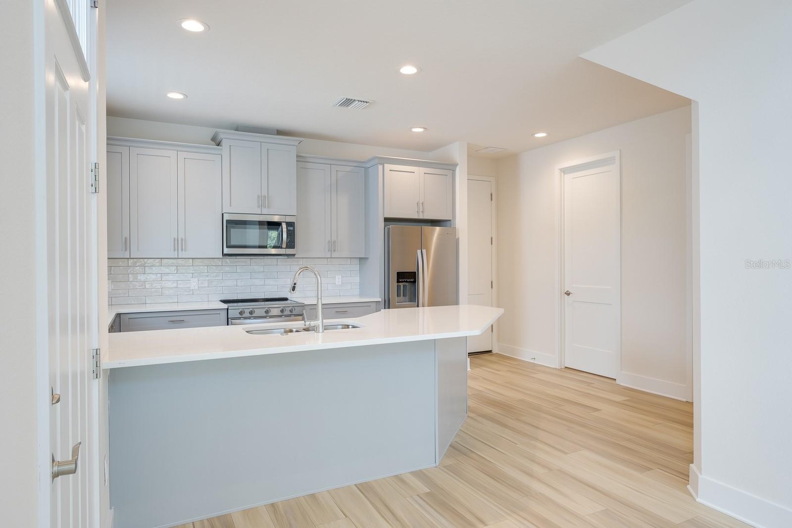 TOWNHOMES AT HIGHLAND CROSSING - Residential Lease