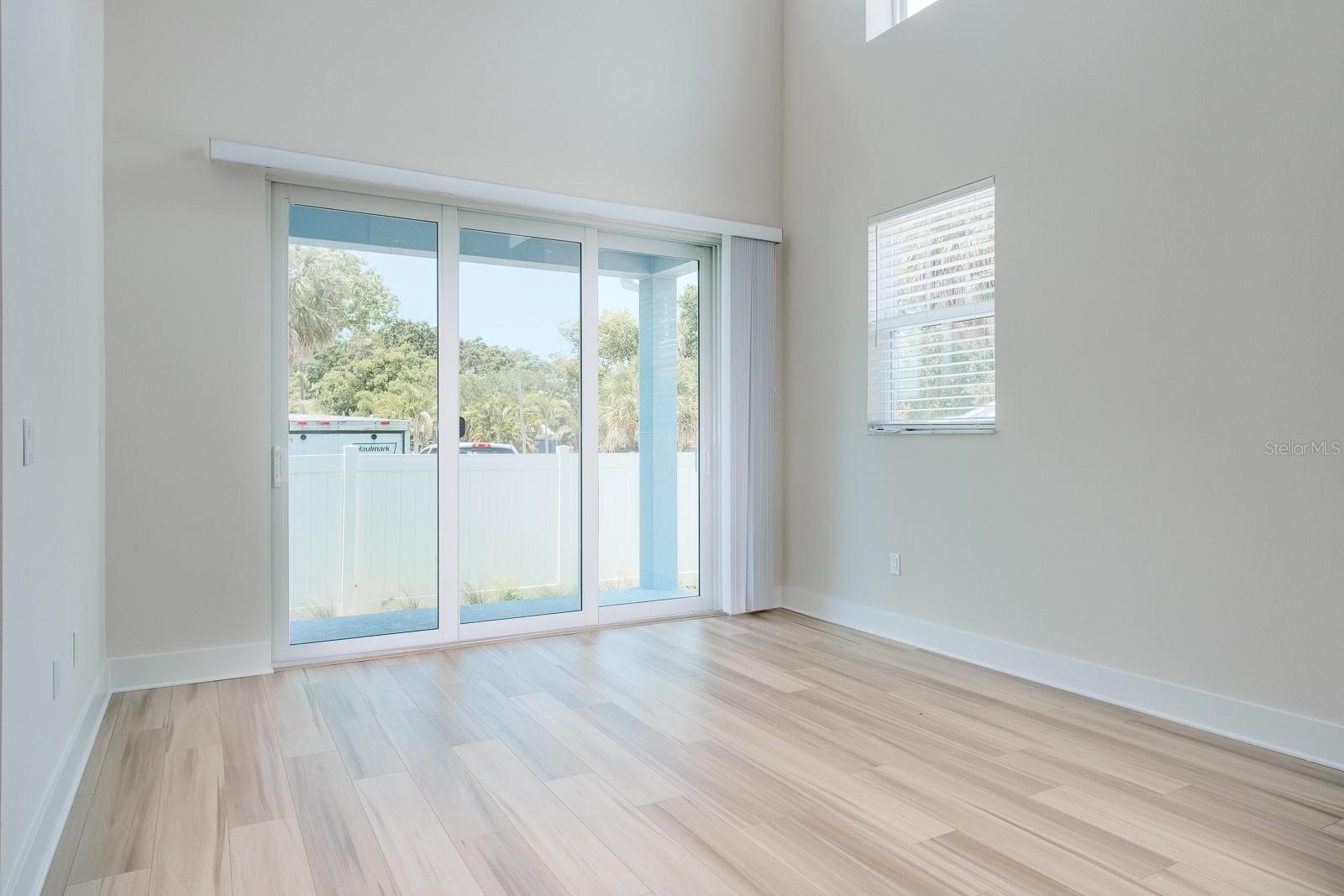 TOWNHOMES AT HIGHLAND CROSSING - Residential Lease