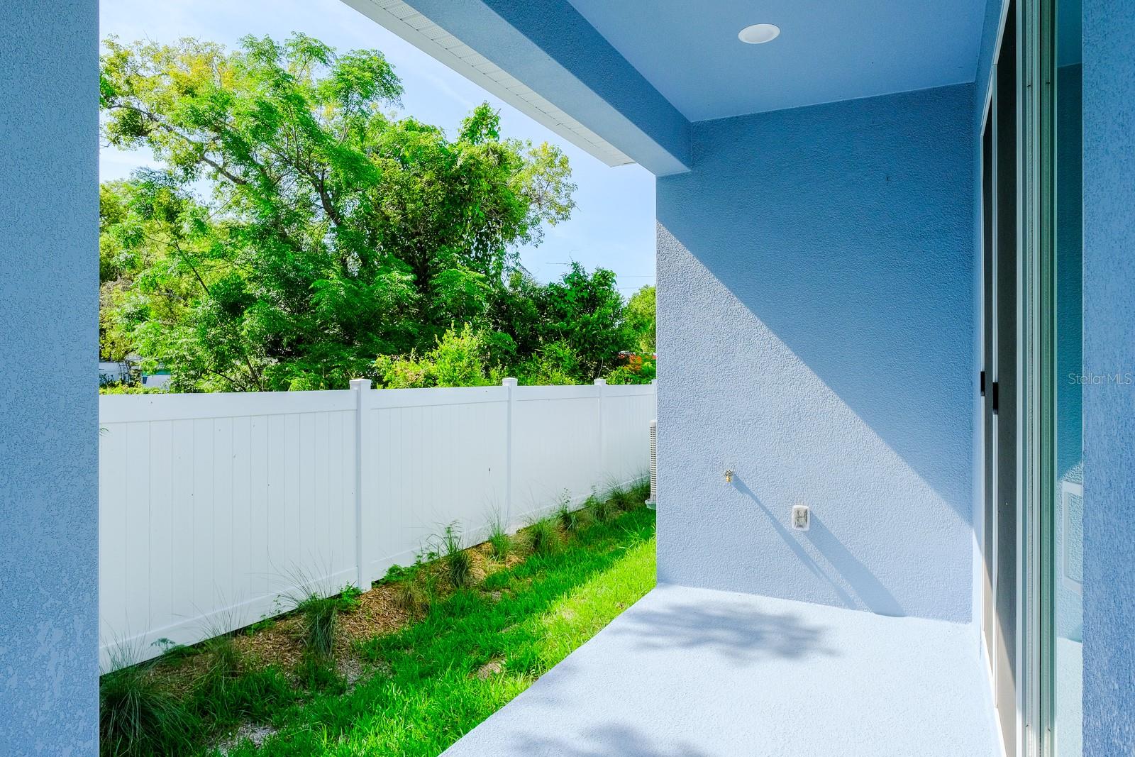 TOWNHOMES AT HIGHLAND CROSSING - Residential Lease