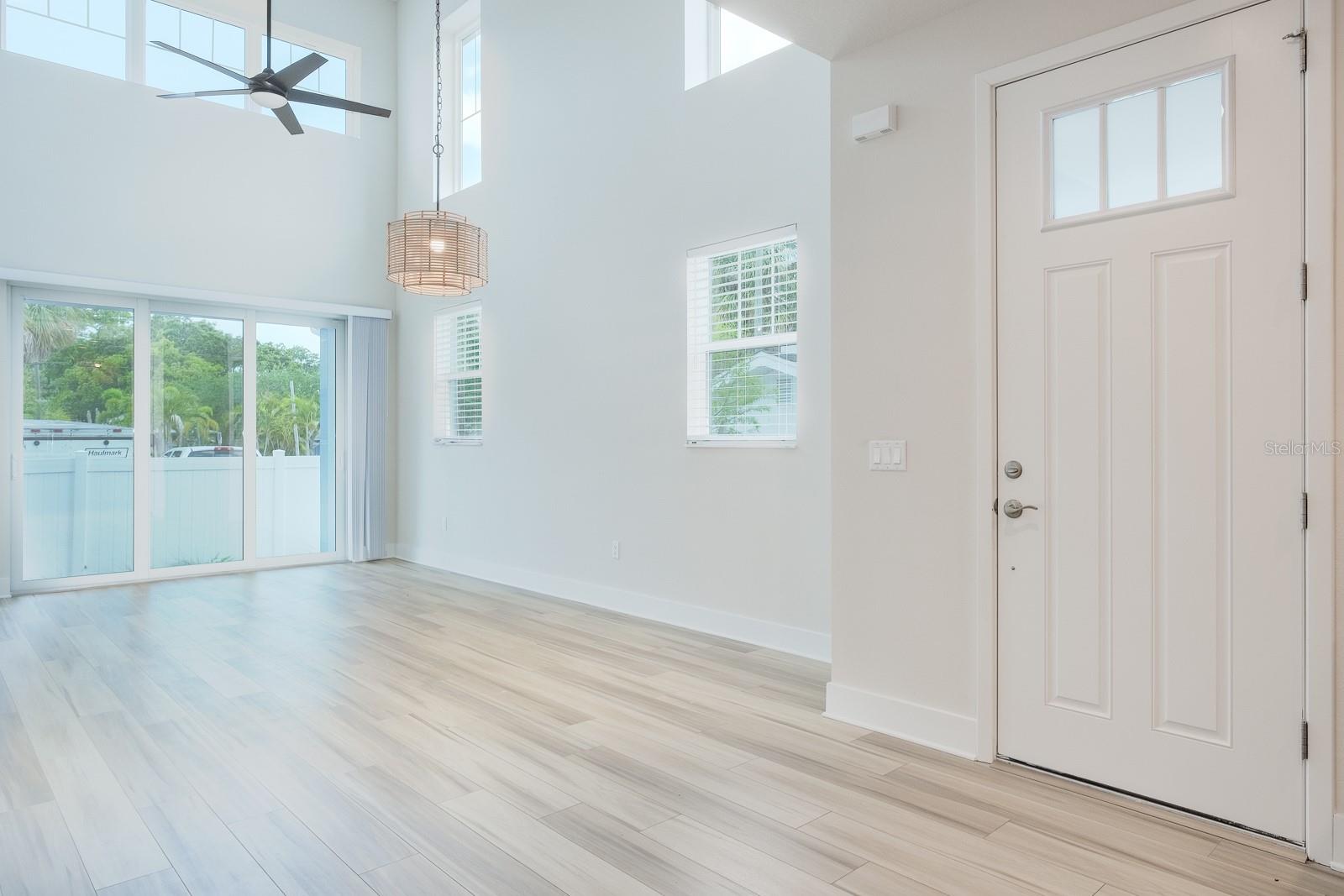 TOWNHOMES AT HIGHLAND CROSSING - Residential Lease