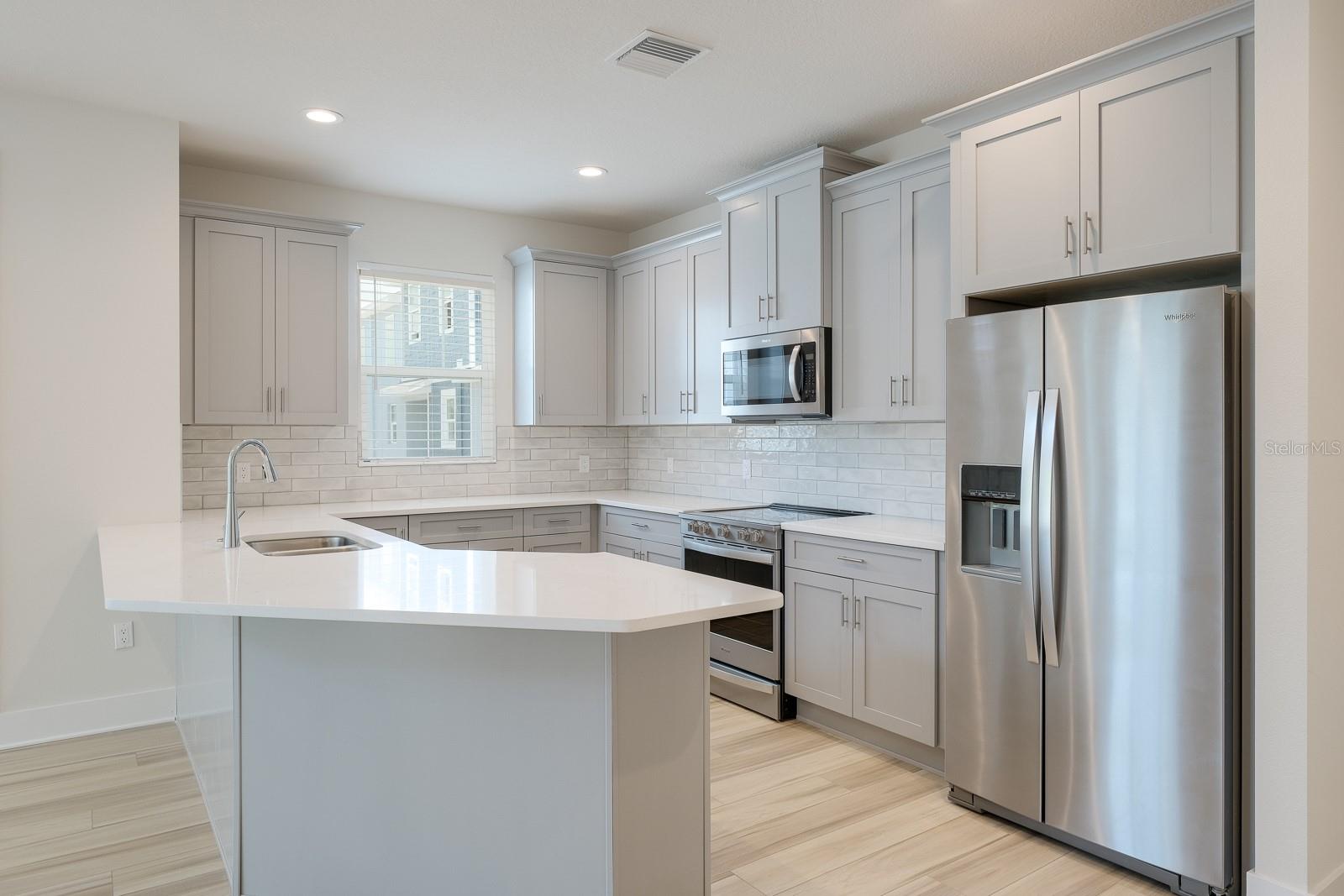 TOWNHOMES AT HIGHLAND CROSSING - Residential Lease