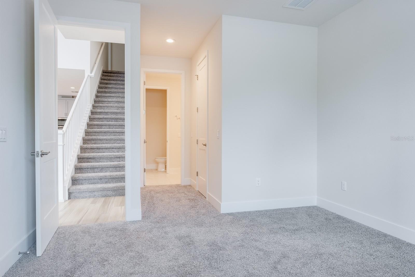 TOWNHOMES AT HIGHLAND CROSSING - Residential Lease